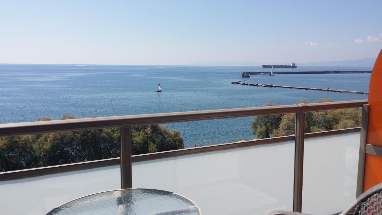 Hotel Flisvos Каламата Екстериор снимка