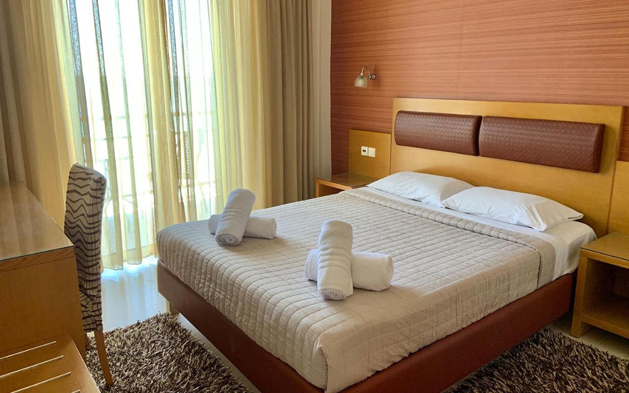 Hotel Flisvos Каламата Екстериор снимка