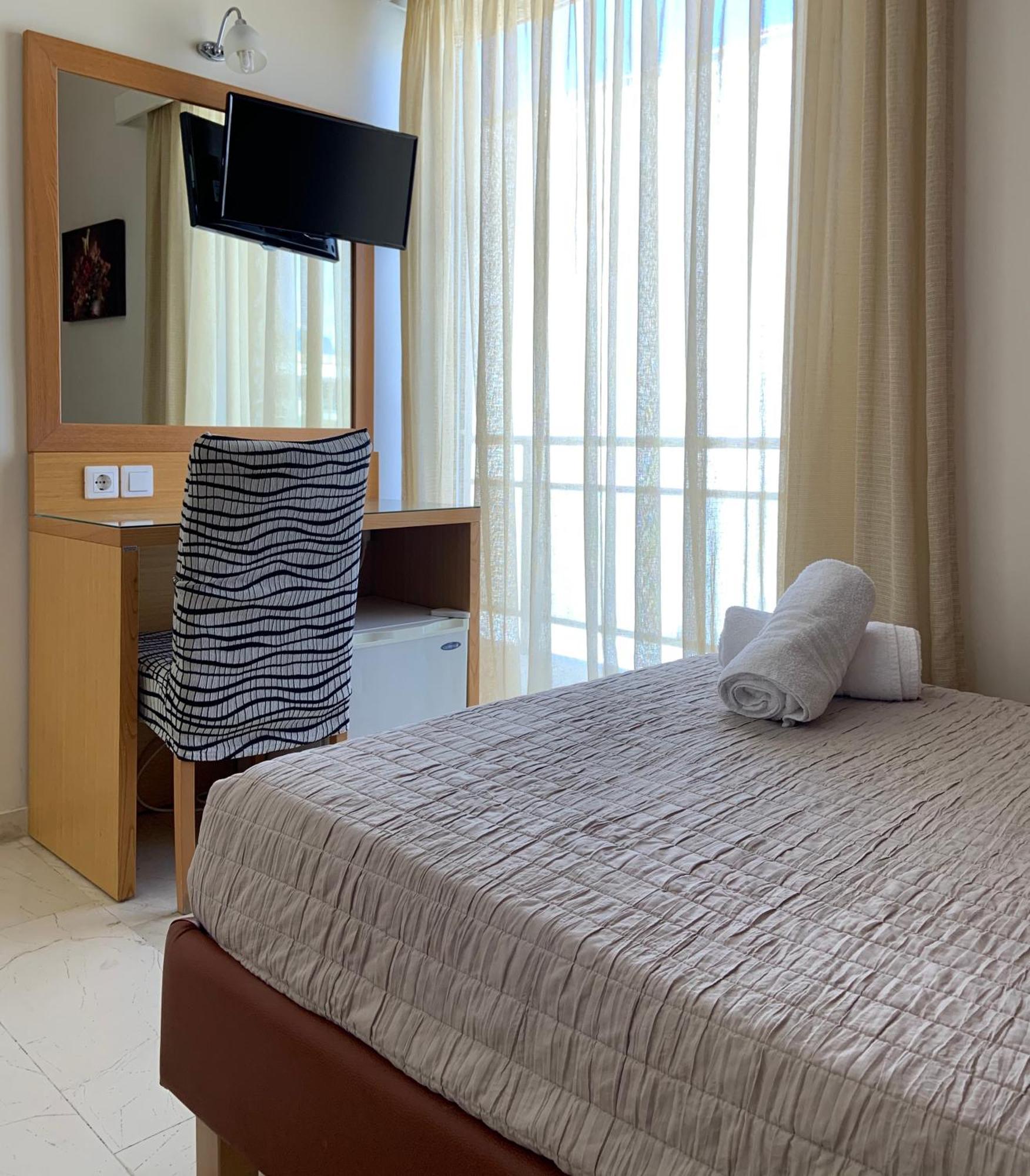 Hotel Flisvos Каламата Стая снимка