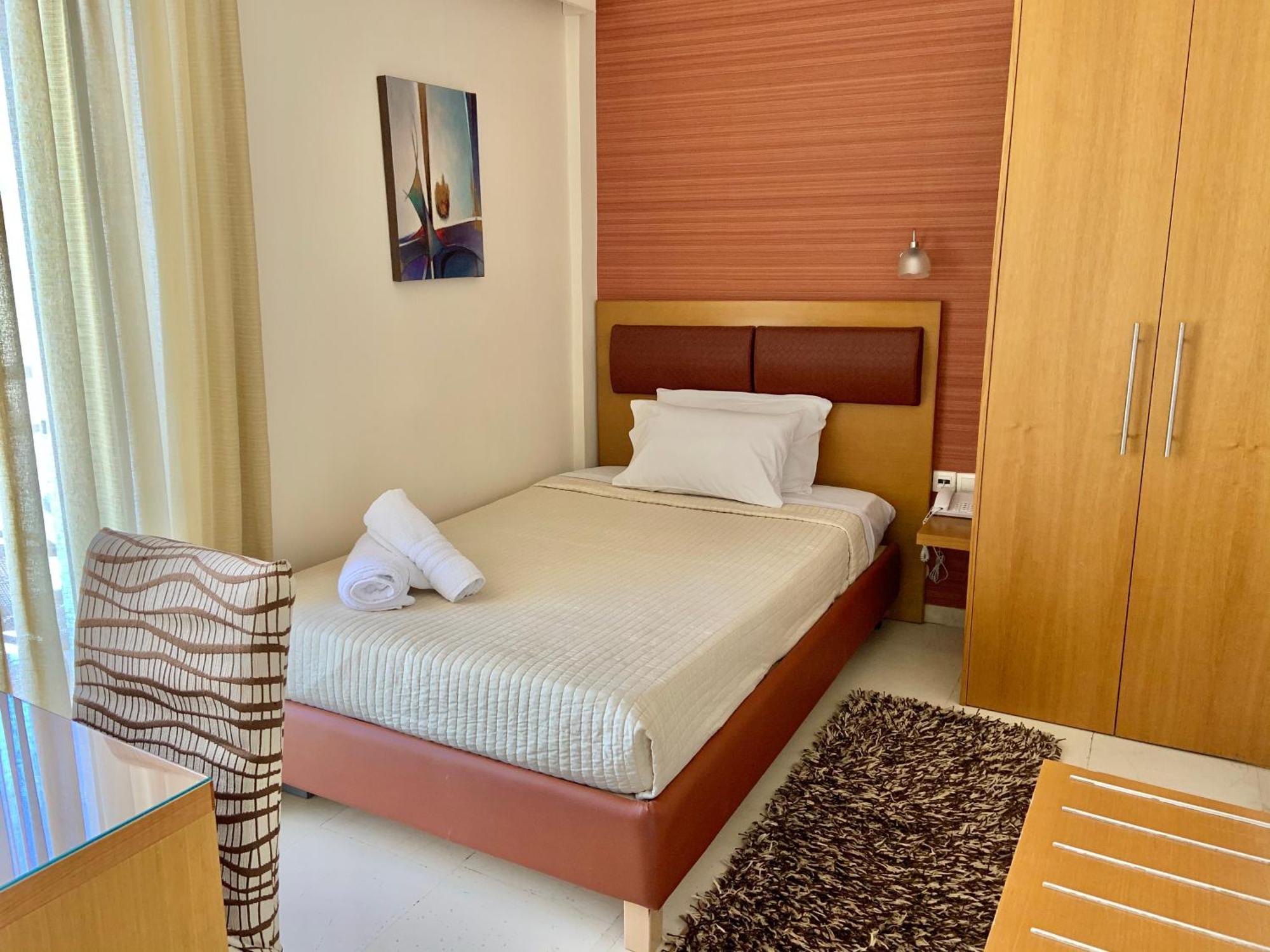 Hotel Flisvos Каламата Стая снимка