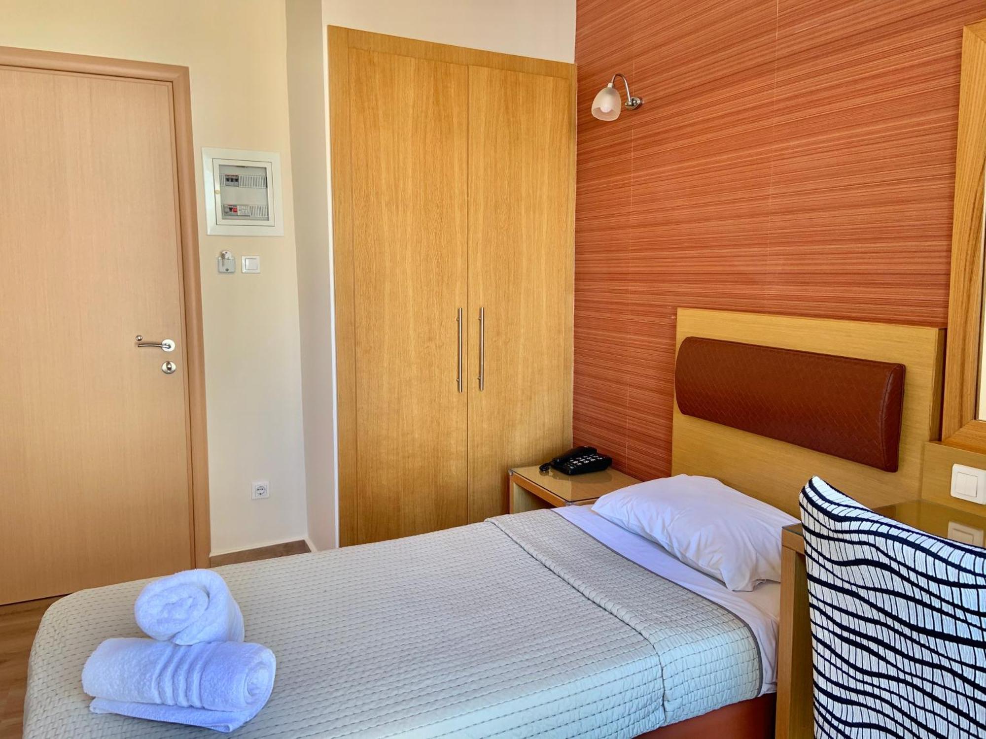 Hotel Flisvos Каламата Стая снимка