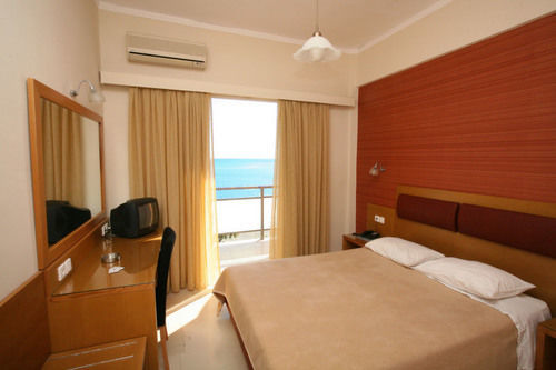 Hotel Flisvos Каламата Екстериор снимка