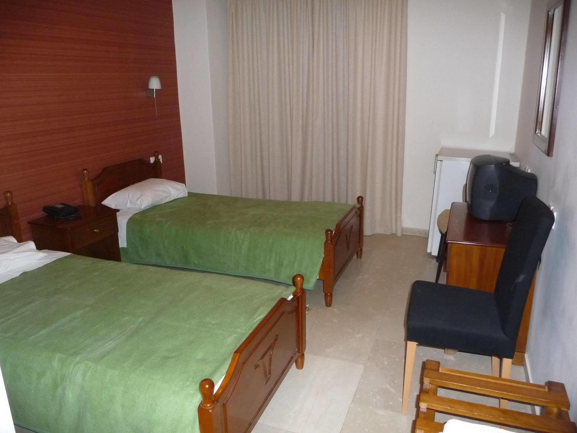 Hotel Flisvos Каламата Екстериор снимка